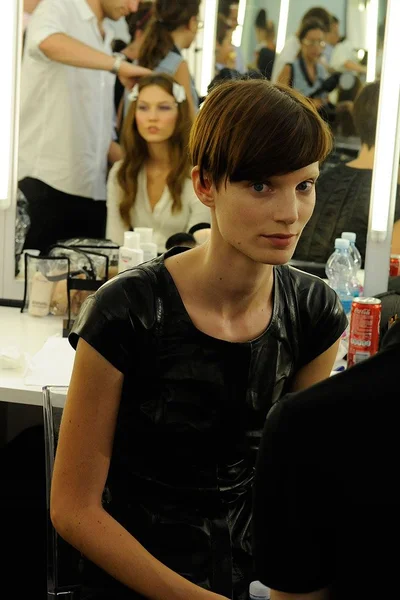 Look 16